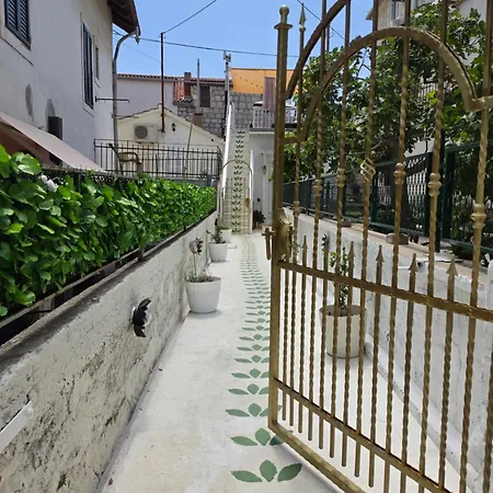 Stone House Vito With A Terrace & Sea View בית נופש