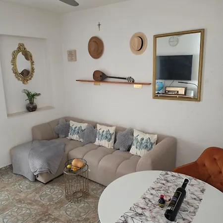Stone House Vito With A Terrace & Sea View ספליט
